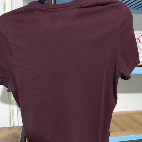 Old navy Tshirt burgundy small - Picture 1 of 2